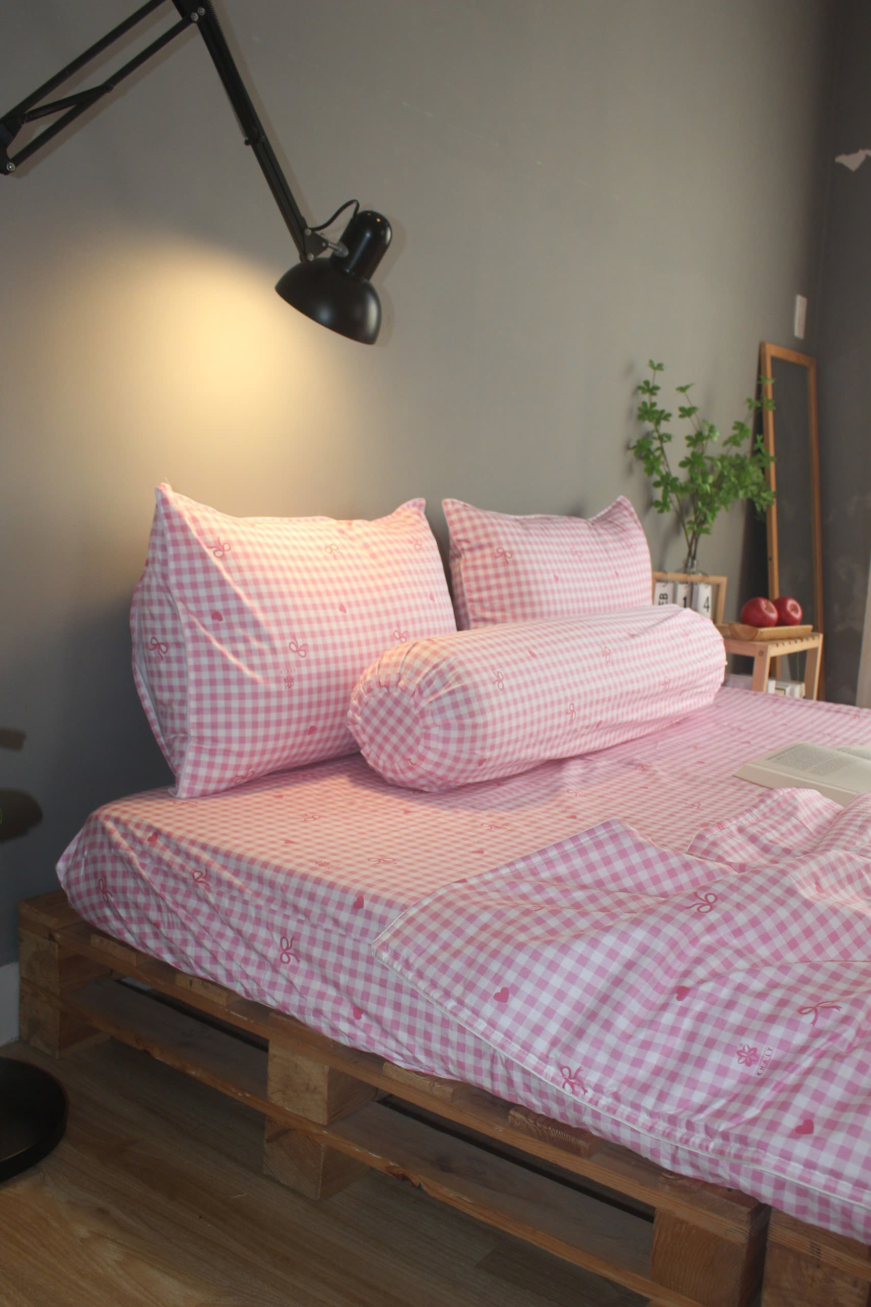 Bộ drap gối KHA LY - 100% cotton thiên nhiên Caro Nơ-Hồng
